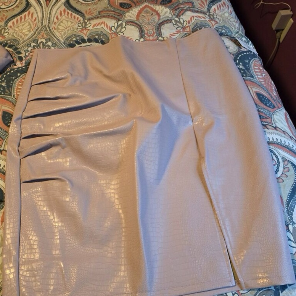 Brand new set pink jacket and skirt from Fashion and Figure size 2 (18/20) - Picture 2 of 3